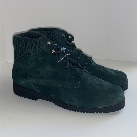 Boston Accent Shoes - Forest green winter velvet boots woman’s 10